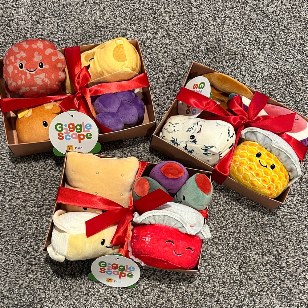 Giggle Scape Plush Toy Sets with Red Ribbon